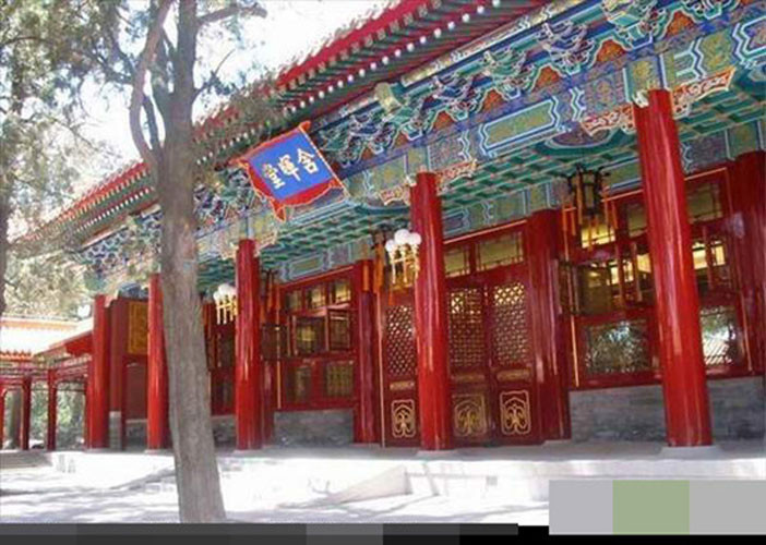 Những tòa nhà sơn son thiếp vàng bên trong Trung Nam Hải cũng từng là nơi ở của giới lãnh đạo tối cao Trung Quốc.