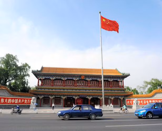 Trung Nam Hải là trụ sở của Đảng cộng sản và chính phủ Trung Quốc, luôn được canh phòng cẩn mật và là khu vực bất khả xâm phạm đối với người ngoài.