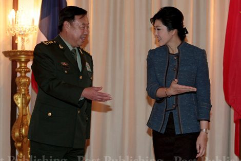 Nữ Thủ tướng Thái Lan Yingluck Shinawatra tiếp tướng Fan Changlong, Phó Chủ tịch Quân ủy Trung ương Trung Quốc hôm qua tại Bangkok.