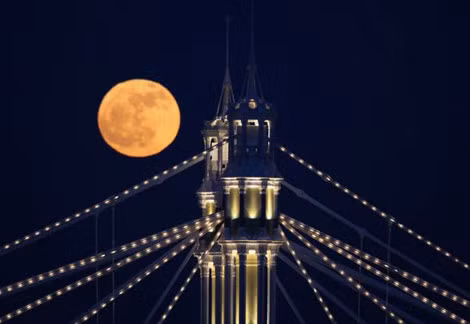 Các nhà chiêm tinh cũng vào cuộc, dự đoán tính cách của em bé hoàng gia.