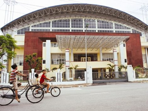 Chỉ tính riêng thiết bị âm thanh cho nhà thi đấu huyện Hoài Đức đã ngốn 7 tỷ đồng. ảnh: Minh Tuấn.