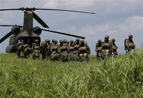 Binh sĩ Nhật trong một cuộc tập trận.