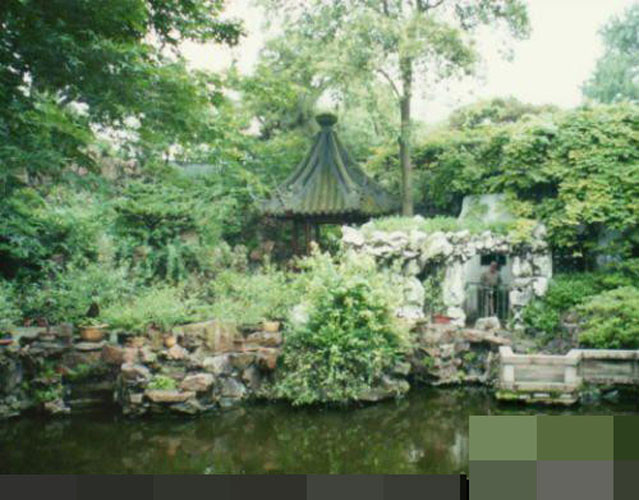 Khuôn viên mang vẻ đẹp cổ kính bên trong Trung Nam Hải.