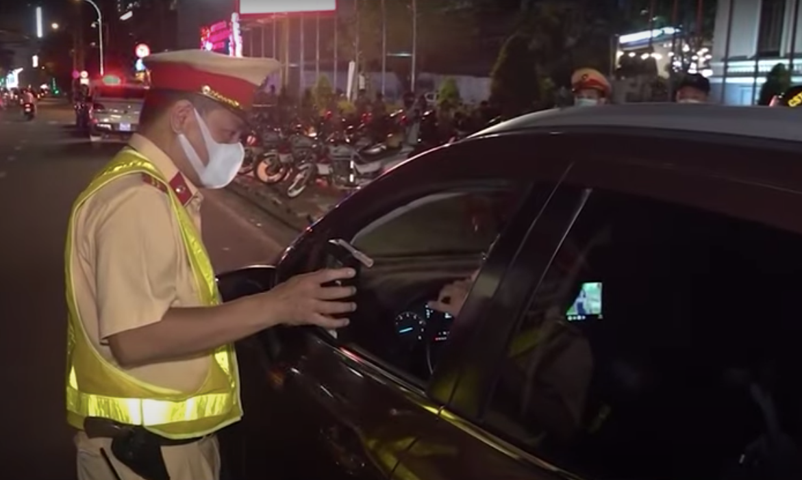 Phat hon 21 ty dong vi pham giao thong ngay thu 3 nghi le