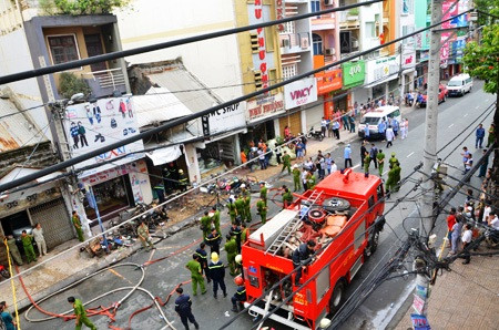 Mới đây nhất, 7 người cùng chung một gia đình đã tử nạn sau vụ hỏa hoạn xảy ra lúc rạng sáng ngày 16/9 tại cửa hàng bán vật liệu ngành tóc trên đường Nguyễn Trãi, quận 5 TP HCM.