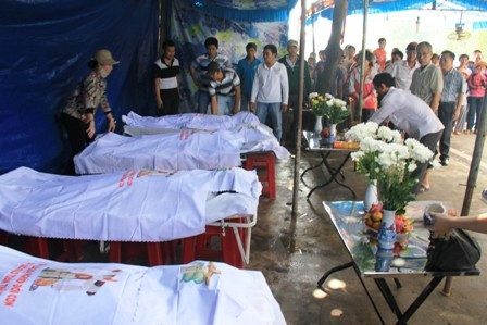 Đến khi cảnh sát PCCC có mặt dập lửa thì những người trong nhà gồm vợ chồng chủ nhà, con trai và cụ ông (cha ông cha chủ nhà) đã bị thiêu chết.