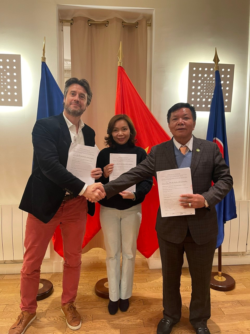 Đại gia Bắc Ninh chi hơn 6 triệu Euro hồi hương ấn vàng Hoàng Đế chi bảo? Dai gia Bac Ninh chi hon 6 trieu Euro hoi huong an vang Hoang De chi bao?