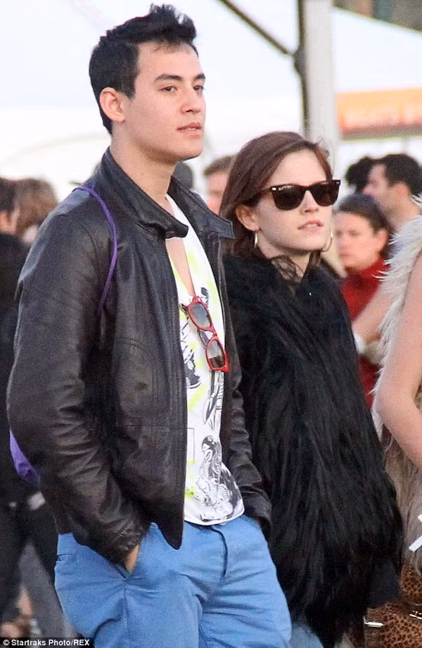 Đại diễn của nữ diễn viên 23 tuổi vừa tuyên bố cô và bạn trai Will Adamowicz đã chia tay nhau từ mùa hè năm ngoái sau vài năm hẹn hò. Ngôi sao trẻ Hollywood cũng gặp gỡ Will khi cùng học chung lớp ở đại học Oxford.