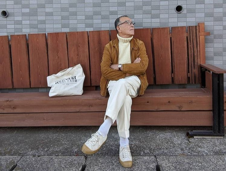 Ông Yukio Akamine là người tư vấn phong cách đến từ Nhật Bản. Ông hiện điều hành một thương hiệu nhỏ. Ông Akamine nổi tiếng bởi gu ăn mặc lịch lãm. Bên cạnh đó, cụ ông 76 tuổi thành lập trang web để hướng dẫn nam giới định hướng phong cách, phối đồ. Ảnh: @akamineyukio.