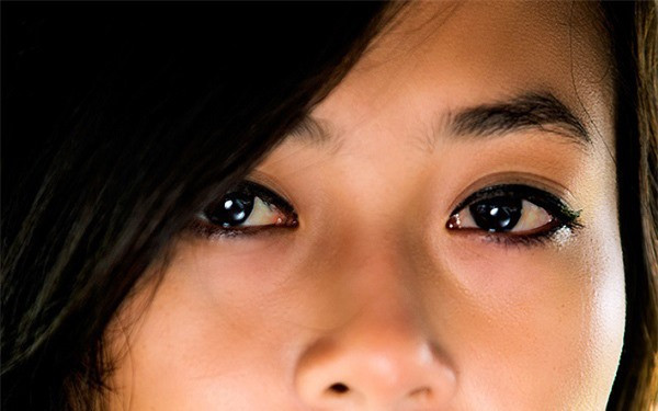 Dẫu biết con ngã do vô tình trượt, chồng vẫn đổ lỗi ảnh 1