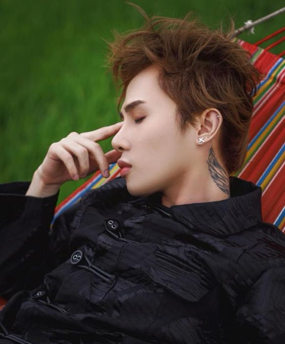 Jack lộ diện với ngoại hình khác lạ, mạnh dạn khoe body - Hình 6 Jack lo dien voi ngoai hinh khac la, manh dan khoe body-Hinh-6