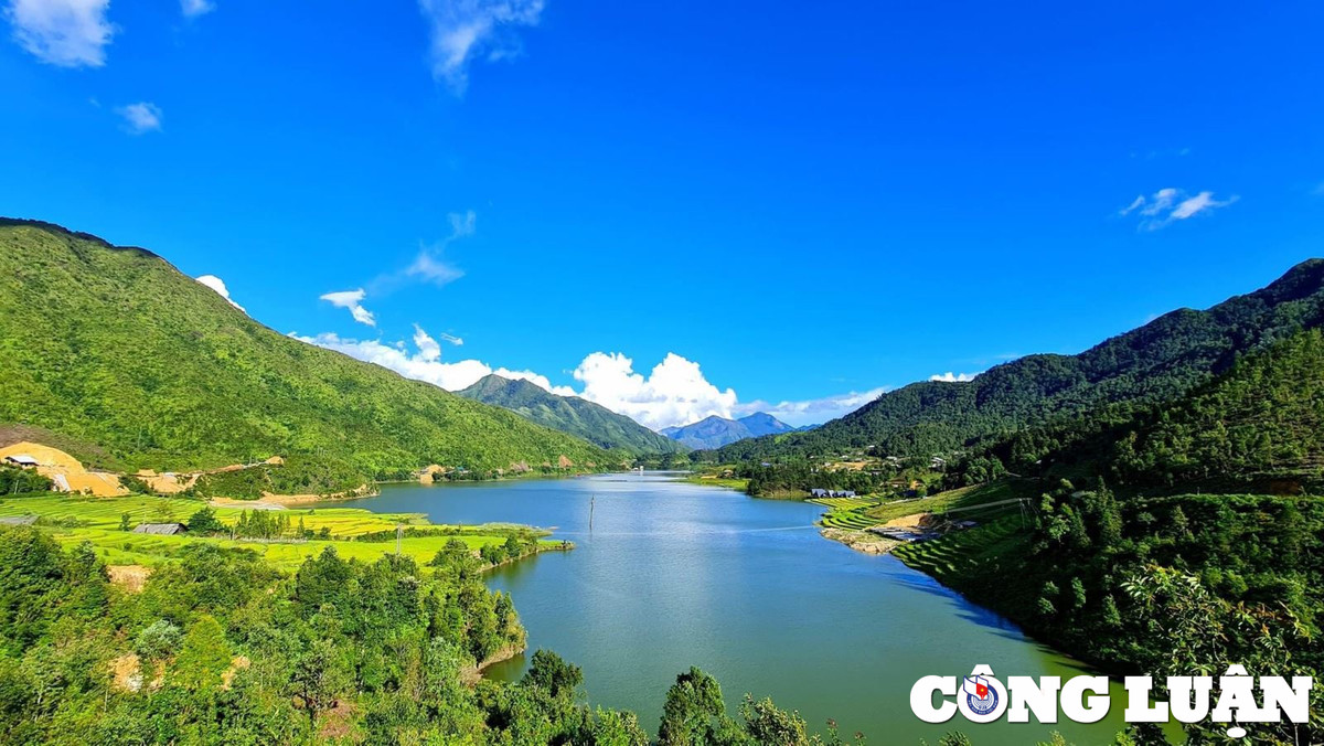 Kham pha ho Seo My Ty, thien duong noi lung troi Tay Bac