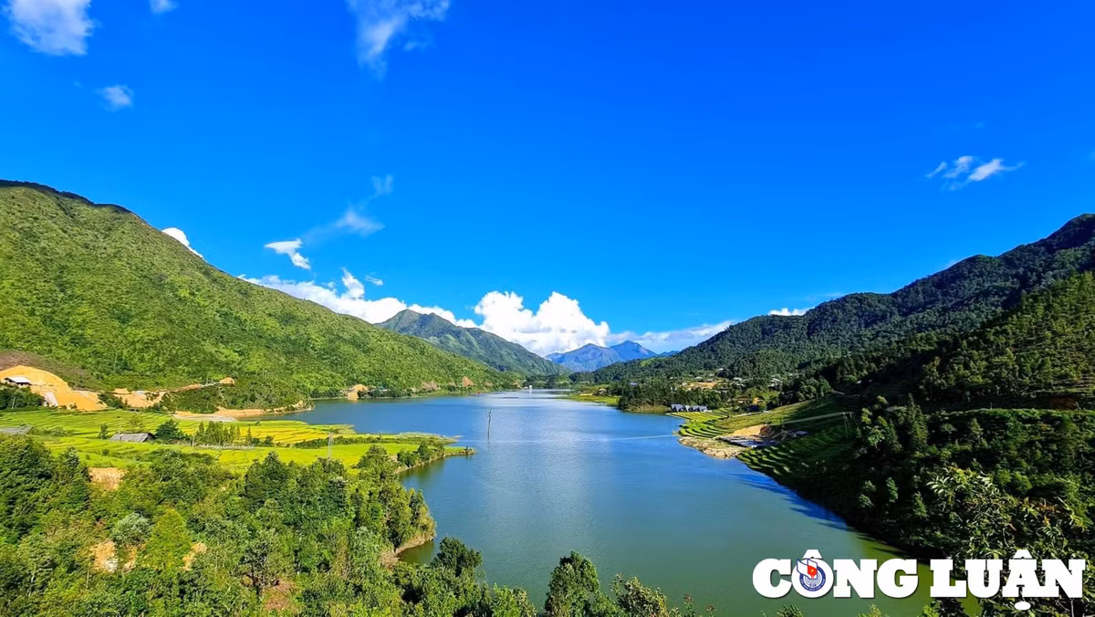 Kham pha ho Seo My Ty, thien duong noi lung troi Tay Bac