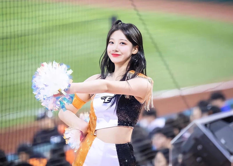 Hot girl hoạt náo viên xinh đẹp khiến người hâm mộ cảm thán - Hình 10 Hot girl hoat nao vien xinh dep khien nguoi ham mo cam than-Hinh-10