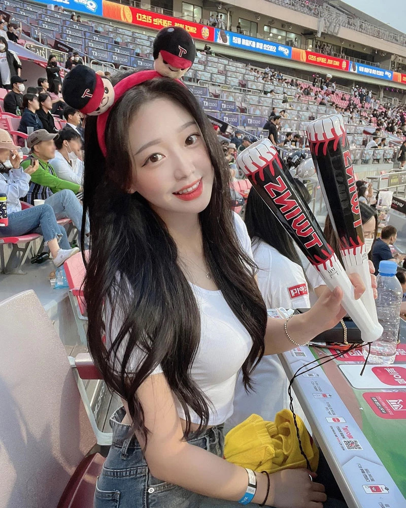 Hot girl hoạt náo viên xinh đẹp khiến người hâm mộ cảm thán - Hình 13 Hot girl hoat nao vien xinh dep khien nguoi ham mo cam than-Hinh-13