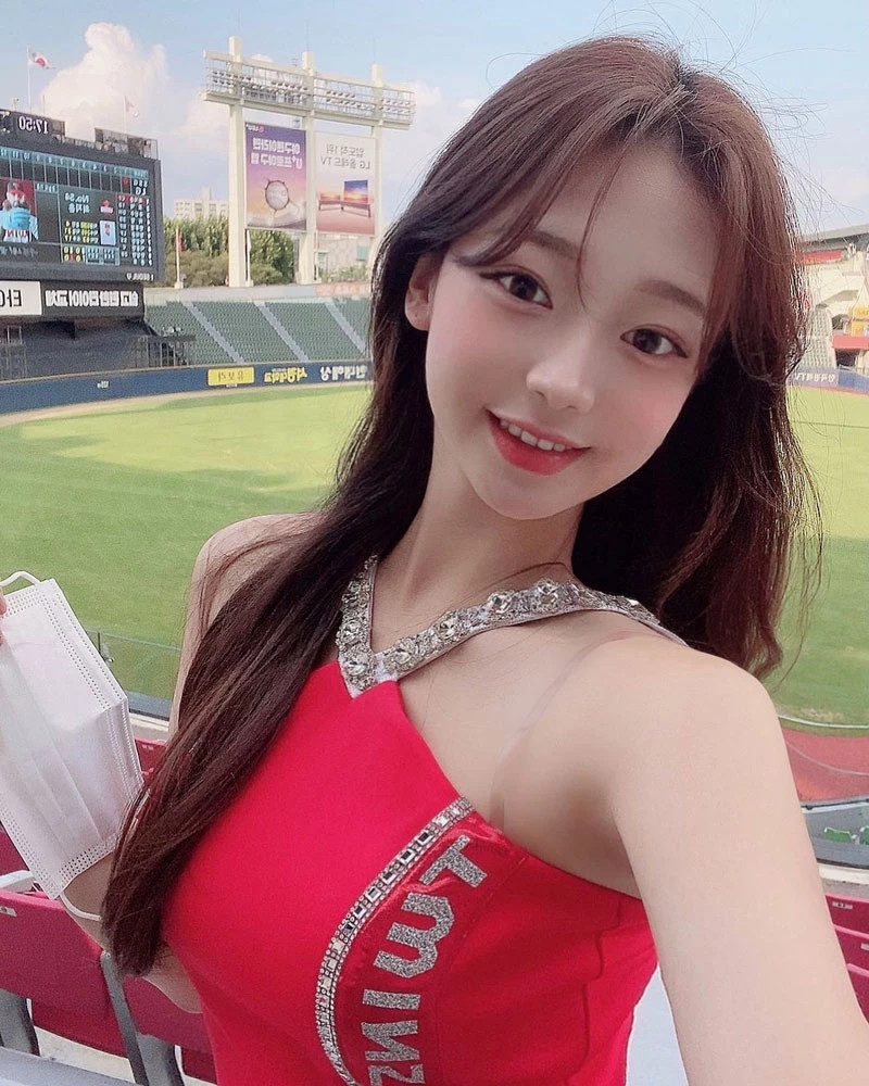 Hot girl hoạt náo viên xinh đẹp khiến người hâm mộ cảm thán - Hình 11 Hot girl hoat nao vien xinh dep khien nguoi ham mo cam than-Hinh-11