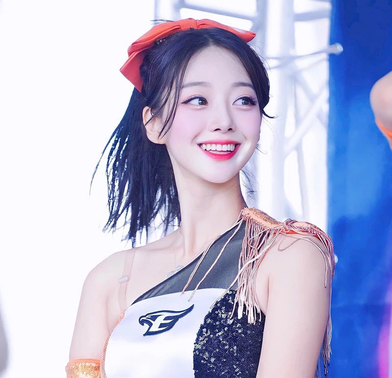 Hot girl hoạt náo viên xinh đẹp khiến người hâm mộ cảm thán Hot girl hoat nao vien xinh dep khien nguoi ham mo cam than