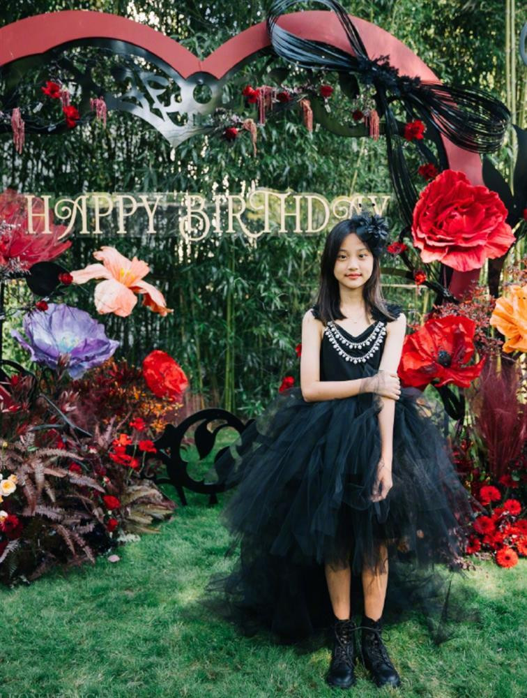 2 nhóc tỳ nổi tiếng Cbiz ngày càng trổ mã - Hình 7 2 nhoc ty noi tieng Cbiz ngay cang tro ma-Hinh-7