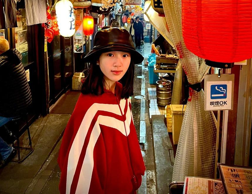 2 nhóc tỳ nổi tiếng Cbiz ngày càng trổ mã - Hình 2 2 nhoc ty noi tieng Cbiz ngay cang tro ma-Hinh-2