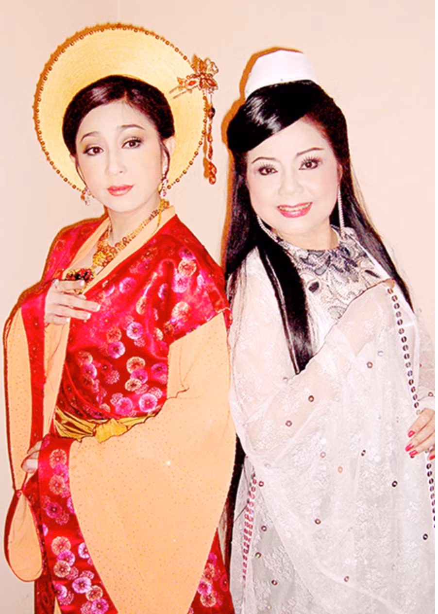 Ba cap chi em gai duoc phong tang danh hieu NSUT, NSND-Hinh-2