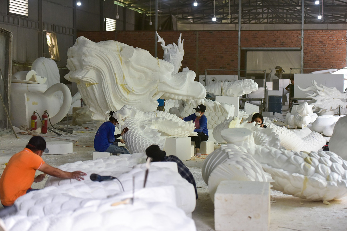 Bên trong xưởng chế tác rồng khủng cho Tết Giáp Thìn 2024 ảnh 2 Bên trong xưởng chế tác rồng khủng cho Tết Giáp Thìn 2024 ảnh 2