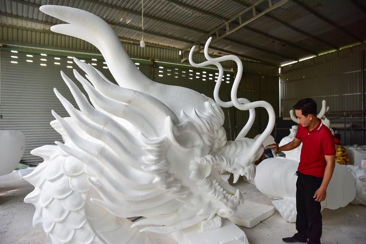 Bên trong xưởng chế tác rồng khủng cho Tết Giáp Thìn 2024 ảnh 10 Bên trong xưởng chế tác rồng khủng cho Tết Giáp Thìn 2024 ảnh 10