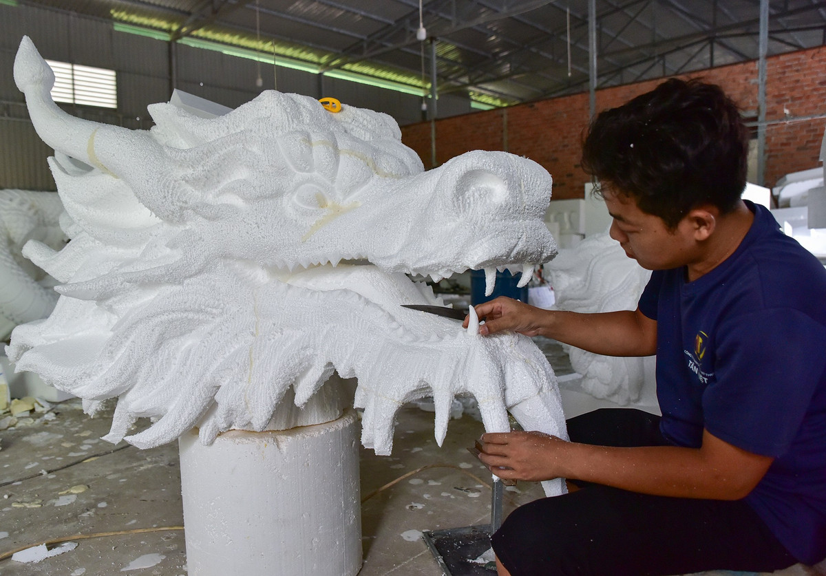 Bên trong xưởng chế tác rồng khủng cho Tết Giáp Thìn 2024 ảnh 8 Bên trong xưởng chế tác rồng khủng cho Tết Giáp Thìn 2024 ảnh 8