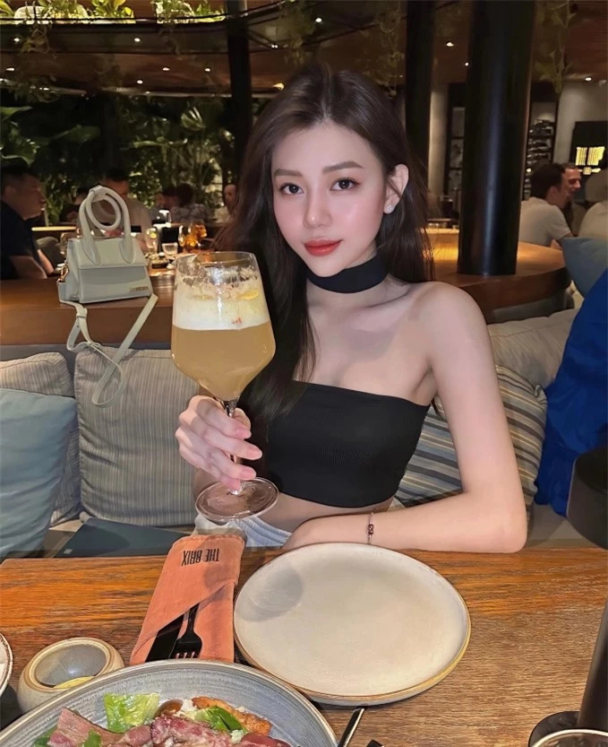 Hé lộ danh tính người yêu hot girl của 'nam thần sân cỏ' ảnh 2 Hé lộ danh tính người yêu hot girl của 'nam thần sân cỏ' ảnh 2