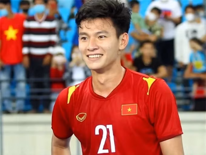 Hé lộ danh tính người yêu hot girl của 'nam thần sân cỏ' ảnh 1