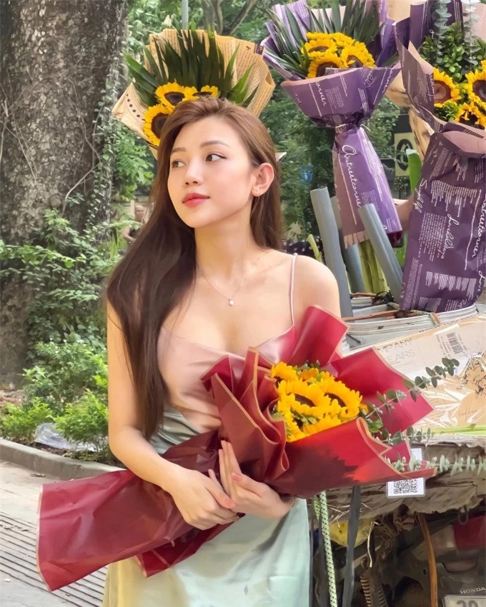 Hé lộ danh tính người yêu hot girl của 'nam thần sân cỏ' ảnh 6 Hé lộ danh tính người yêu hot girl của 'nam thần sân cỏ' ảnh 6