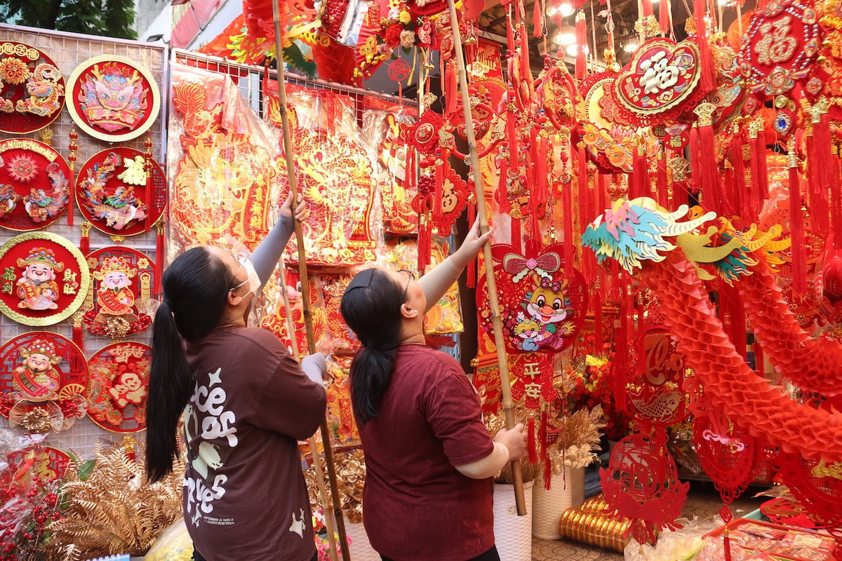 Pho long den TP.HCM ruc ro sac mau don Tet-Hinh-7