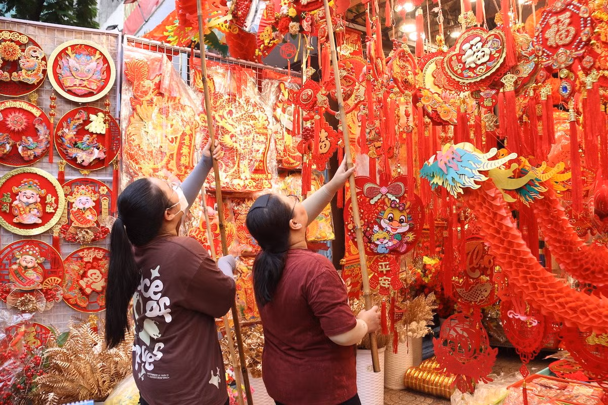 Pho long den TP.HCM ruc ro sac mau don Tet-Hinh-7