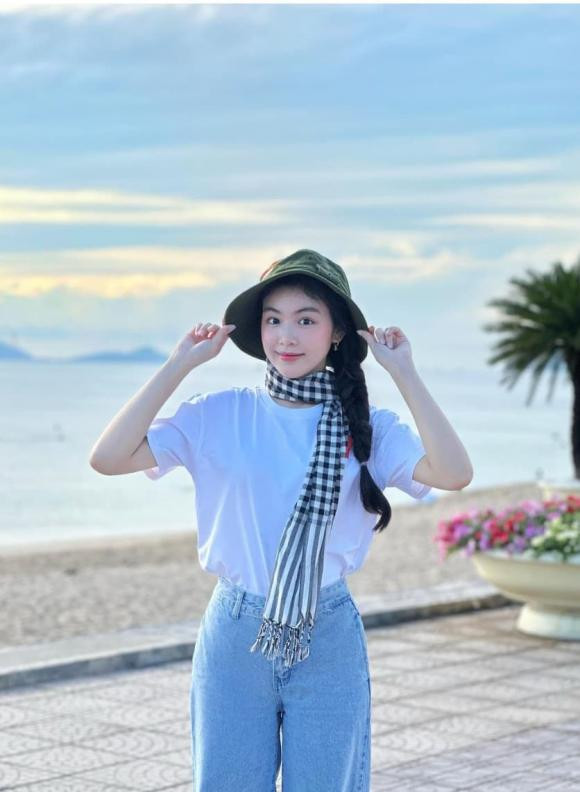 Con gái lớn Quyền Linh 'gây choáng' khi khoe loạt thành tích nổi bật - Hình 5 Con gai lon Quyen Linh 'gay choang' khi khoe loat thanh tich noi bat-Hinh-5