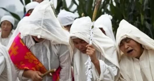 Tai sao ban khong the cham vao khuon mat cua nguoi da khuat?-Hinh-2