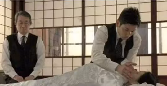 Tai sao ban khong the cham vao khuon mat cua nguoi da khuat?-Hinh-3