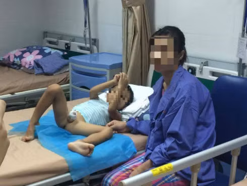 Tiep nhan them be gan 7 thang tuoi bi sui mao ga