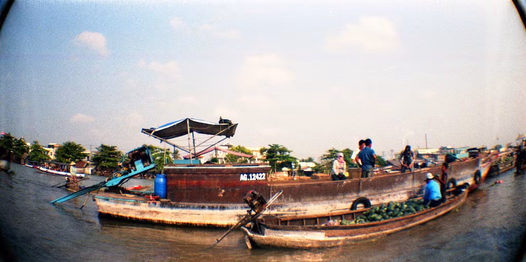 Cuộc sống miền sông nước Tây Nam Bộ. Ảnh: Eva Palatzetty.