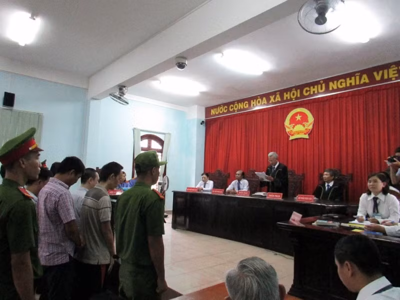 Doi truong TTGT lanh an chung than vi nhan hoi lo