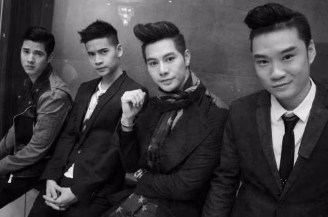 Bộ tứ ngoài đời khá bảnh trai