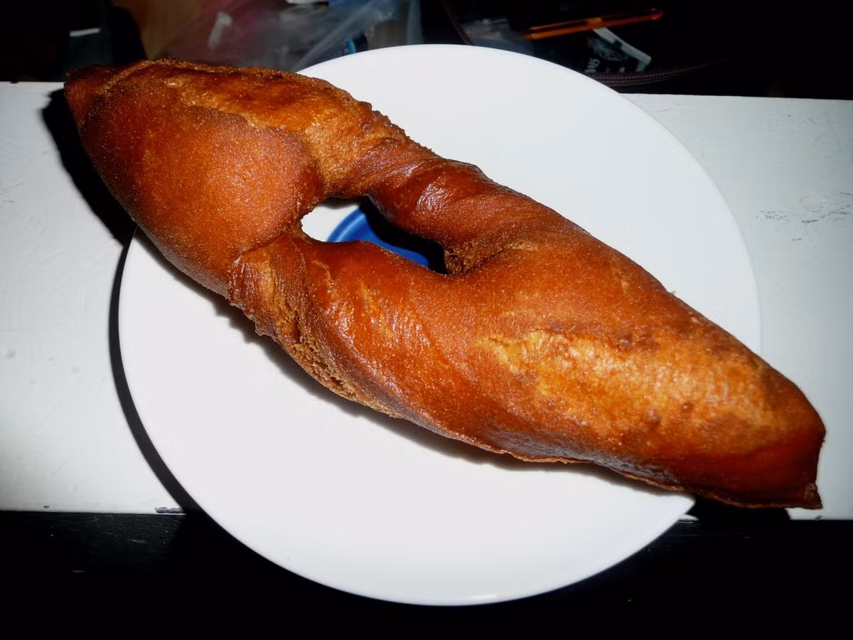 Ở Iceland có một loại bánh chiên tên là Kleina. Loại bánh dài hình dẹt này có một kiểu ăn vô cùng độc đáo.