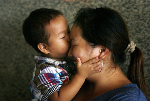 Điều quan trọng nhất mà các bậc cha mẹ có thể làm cho con cái mình đó là dành cho trẻ tình yêu thương vô bờ bến.