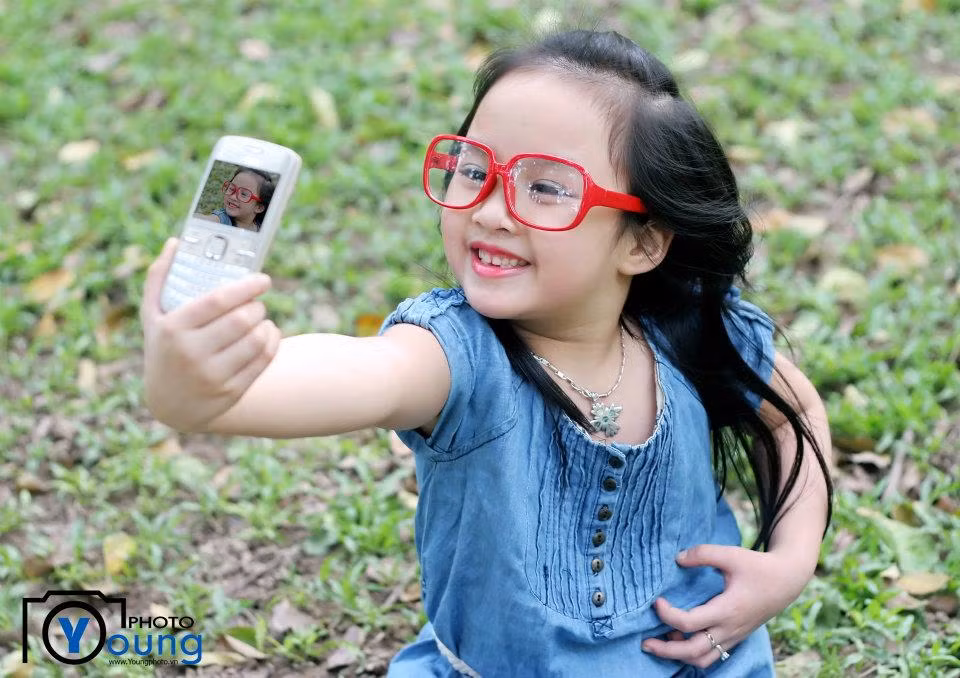 Bé có thể có những sở thích ước mơ như thích tự chụp ảnh, múa, hát, thích vẽ, thích đồ điện tử... không giống định hướng của bạn dành cho bé thì hãy khuyến khích trẻ thực hiện ước mơ và năng khiếu của mình.