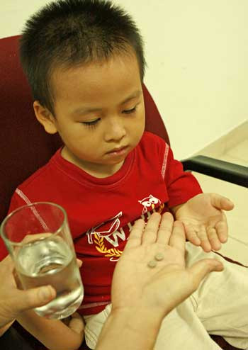 Thuốc viên nhai và các dạng viên nén khác có nguy cơ gây hóc và nghẹn ở trẻ nhỏ.