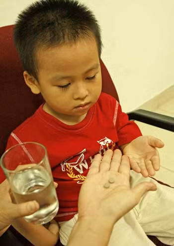 Thuốc viên nhai và các dạng viên nén khác có nguy cơ gây hóc và nghẹn ở trẻ nhỏ.