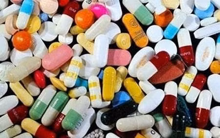 Hãy vứt bỏ tất cả thuốc men, kể cả có kê đơn hoặc không kê đơn ngay khi chúng hết hạn sử dụng. Vì sau khi hết hạn, thuốc không có tác dụng chữa bệnh mà còn có thể gây hại.