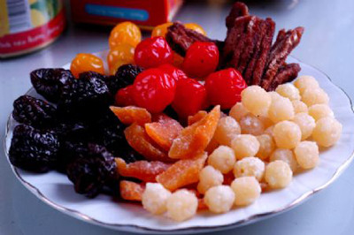 Mứt Tết 3 không không rõ nguồn gốc xuất xứ, không hạn sử dụng, không nơi sản xuất cũng tràn lan thị trường đe dọa người tiêu dùng.