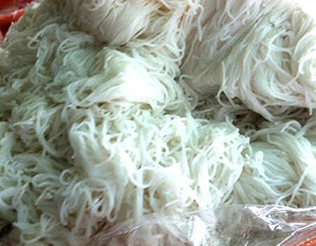 Bún phở nhiều người cũng lo sợ vì nhiễm hàn the và chất tẩy trắng.