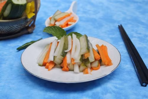Rau củ ngâm chua ngọt.