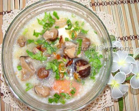 Cháo Quãng: nằm trên con đường nhỏ dưới gầm cầu Cái Răng, dọc bờ sông Cần Thơ, hướng từ cầu Cái Răng đến chợ nổi, khoảng gần cầu. Tại đây bạn có thể ăn các món cháo hoặc mì. Quán nhìn rất bình dân nhưng đông khách.