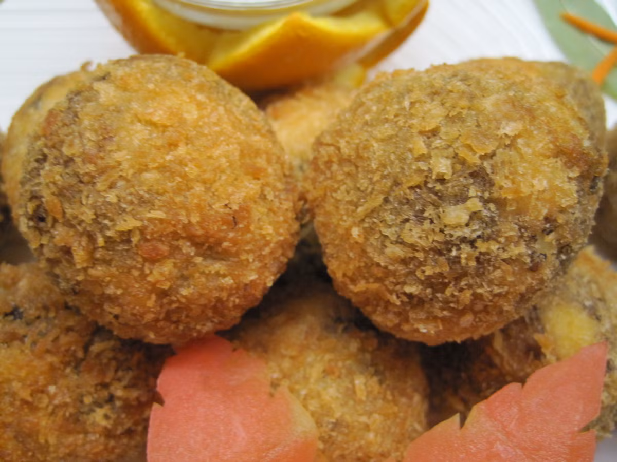 Trứng lộn tẩm bột chiên xù.